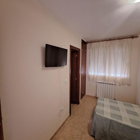 Hostal Pension - La Rotonda Hotel Tardienta Bagian luar foto